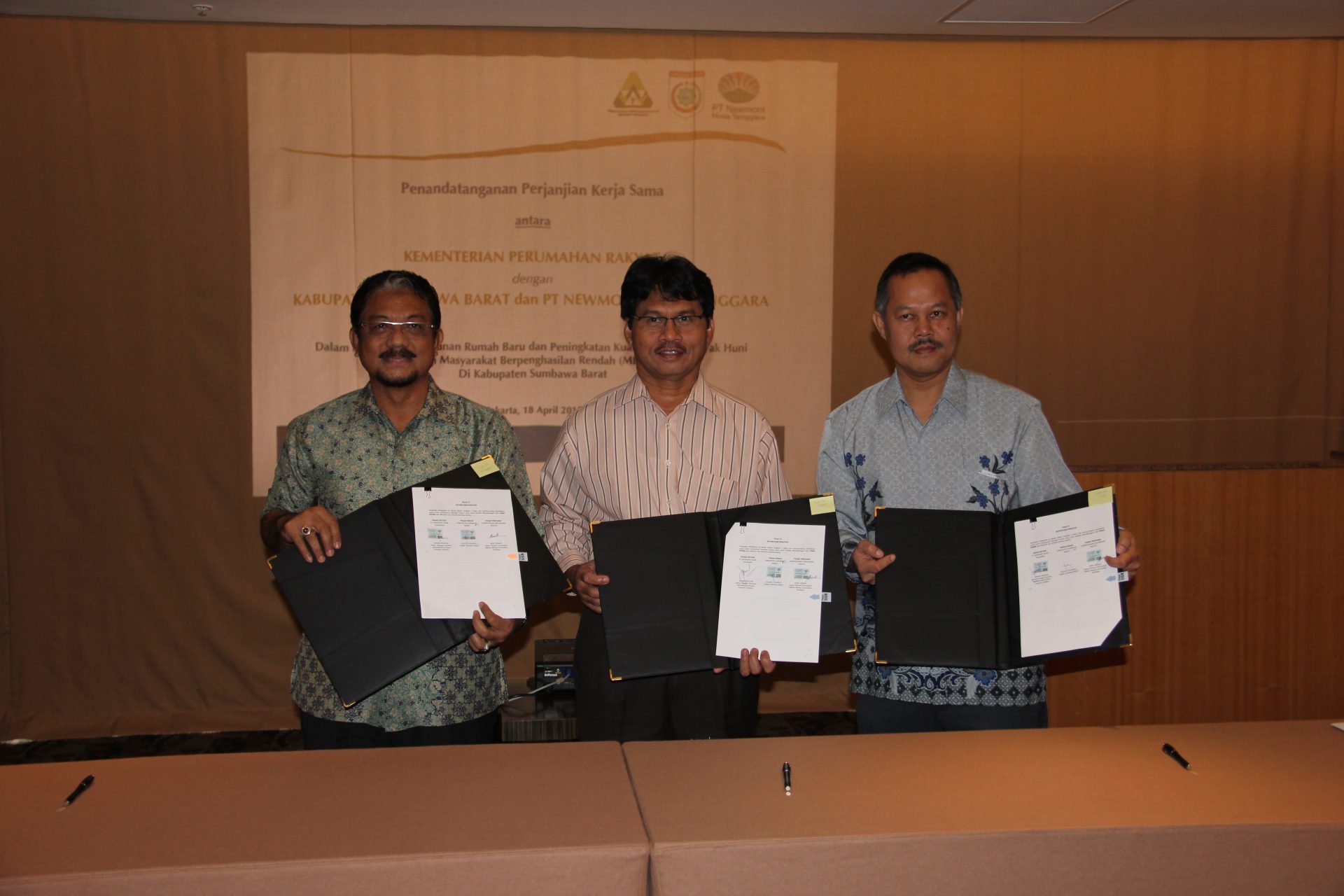 Bangun Rumah Warga Sumbawa Barat, PTNNT Sumbang Rp 24,7 Miliar