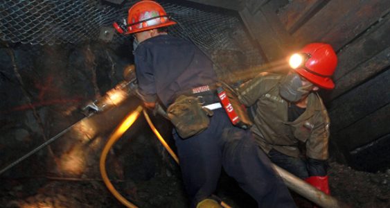 ANTAM Buka Peluang Serap Emas dari Tambang Rakyat, Tapi Ada Syaratnya!