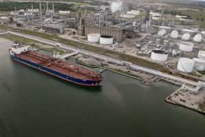 Kilang LNG Tangguh di Teluk Bintuni, Papua.