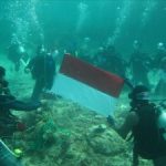 Sang Saka Merah putih berkibar di dasar laut Pulau Derawan