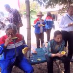 Menikmati Semangka Sebelum Menuju Kilang