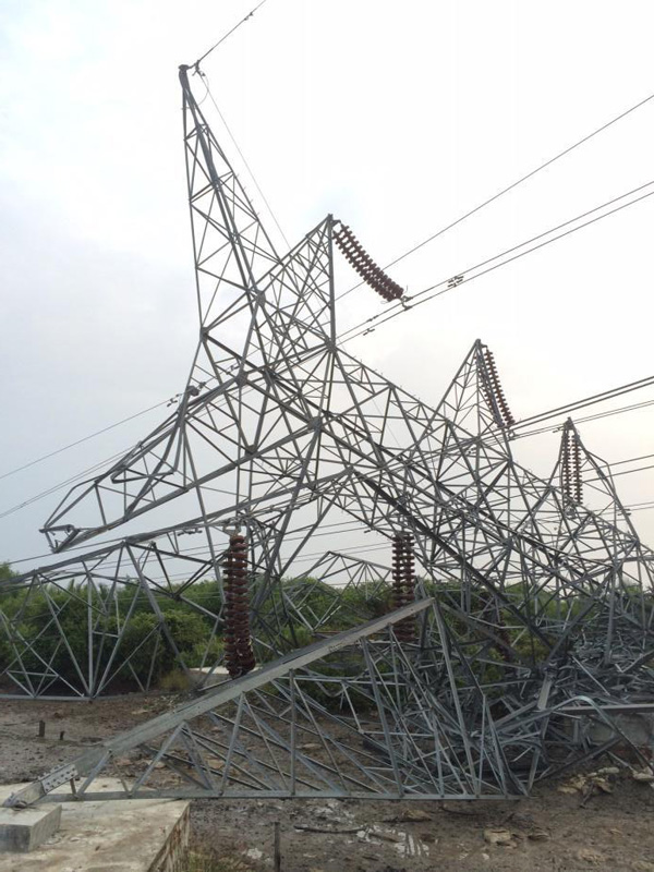 Hujan Deras, Tower PLN Roboh