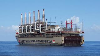 Kapal PLTG Apung Tiba di Amurang