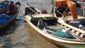 Nelayan selama ini masih tergantung pada BBM untuk melaut.