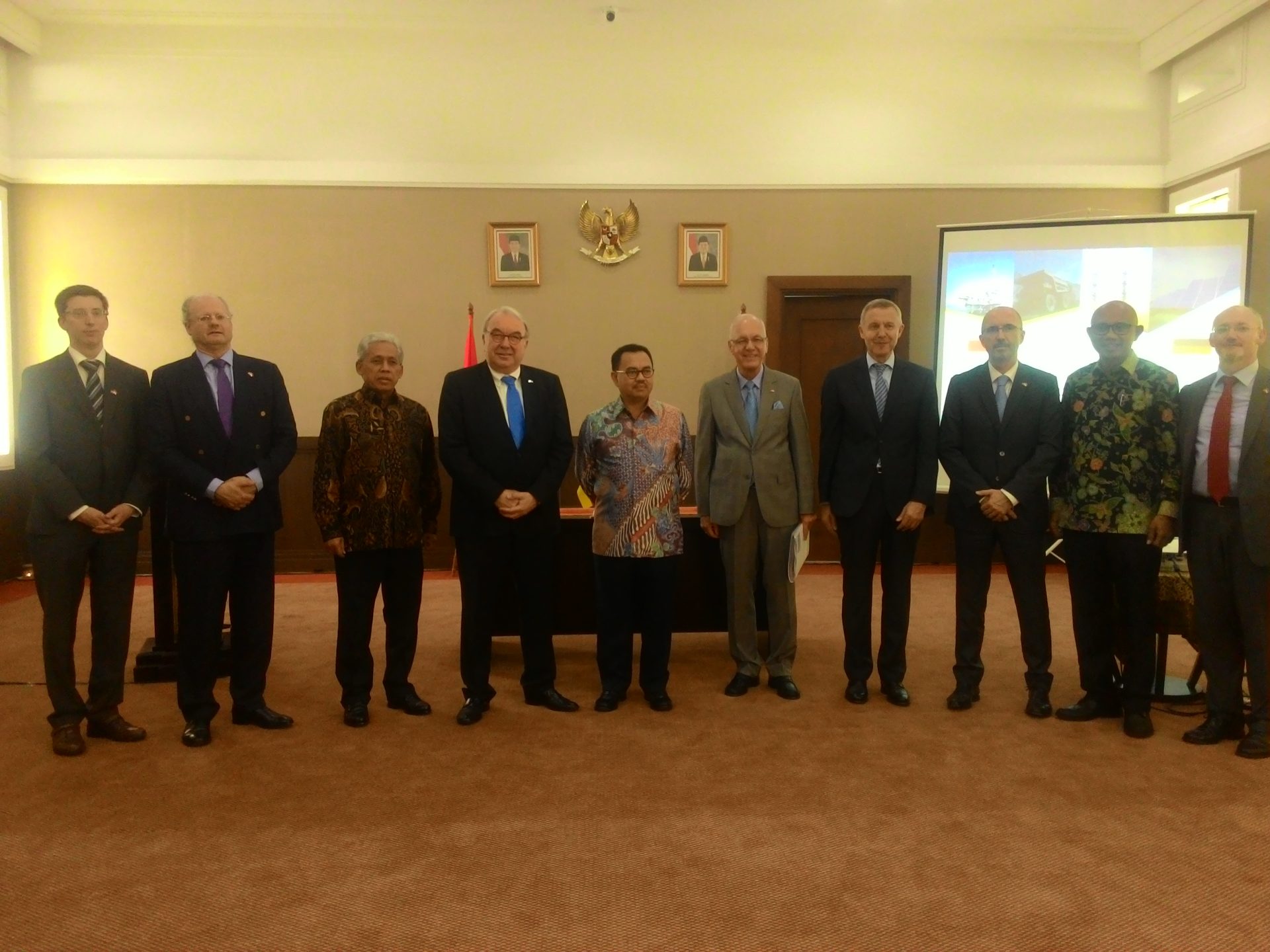 Indonesia Gandeng Jerman Kejar Porsi EBT di Proyek 35 Ribu MW