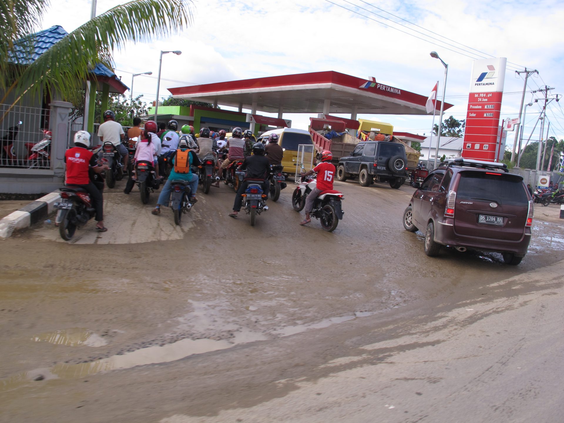 Impor BBM di Perbatasan Pilihan Rasional Dukung Program Satu Harga 