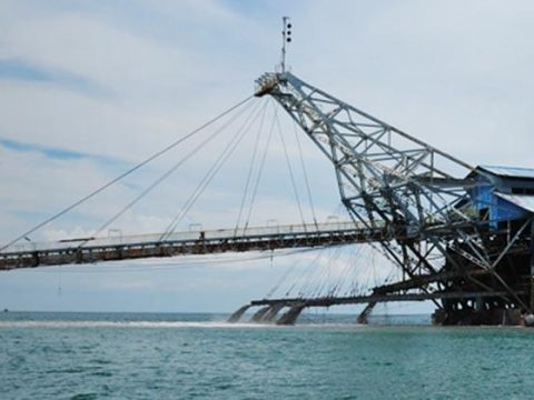 Bahlil Sebut Pemerintah Segera Stop Ekspor Timah