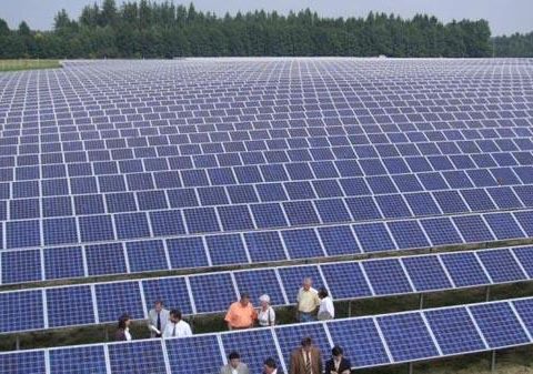 IESR: PLTS 100 GW Harus Integrasikan Listrik Desa untuk Transisi Energi Berkeadilan
