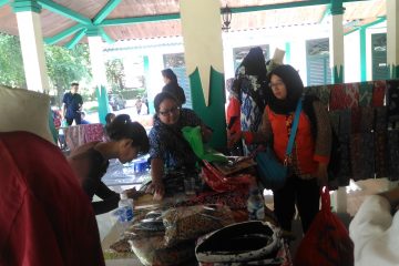 Membangun Masyarakat Mandiri Ekonomi melalui Batik dan Kerajinan Khas Cirebon