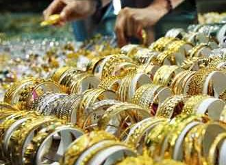 Harga Emas Menguat Didorong Pelemahan Dolar dan Penurunan Imbal Hasil Obligasi AS