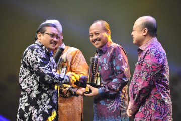 Komitmen Terapkan SNI dan Standar Produk, Pertamina Lubricants Raih Platinum SNI Award 2017  