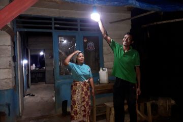 Pemasangan Lampu Tenaga Surya 2018 Lampaui Target