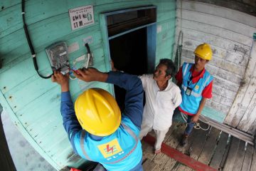 Infrastruktur dan Jaringan Lengkap, Rumah Tangga di Jawa Timur Justru Paling Banyak Belum Dapat Akses Listrik 