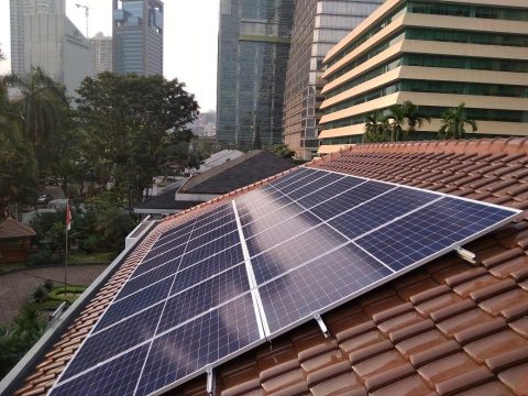 PLTS Atap Solusi Energi Ramah Lingkungan di Perkotaan