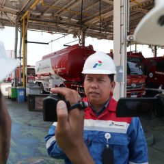 Sampaikan Salam Idul Fitri, Pegawai Pertamina di Perbatasan Tetap Bekerja