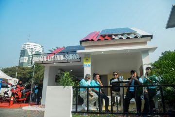 Badan Usaha dan Industri  Didorong Gunakan PLTS Atap