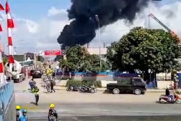 Area Kilang Balikpapan Terbakar