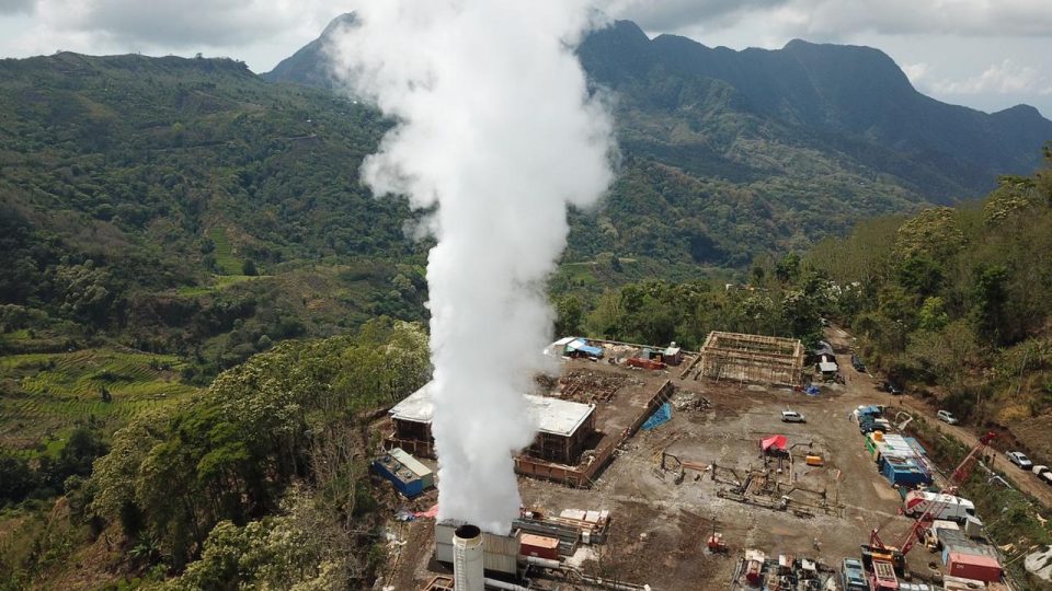 PLN Agresif  Penuhi Target Bauran Energi di Flores