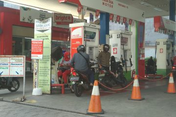 Bayar BBM Lebih Mahal, Rakyat Berhak Tuntut Ganti Rugi Rp13,75 Triliun