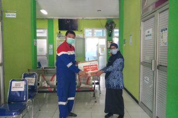 Pertagas Salurkan Bantuan APD untuk Tenaga Medis