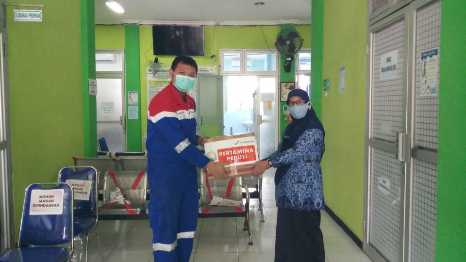 Pertagas Salurkan Bantuan APD untuk Tenaga Medis