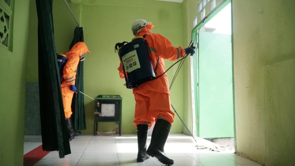 Pertamina Lakukan Penyemprotan Desinfektan Sembilan Titik Fasilitas Umum di Balikpapan