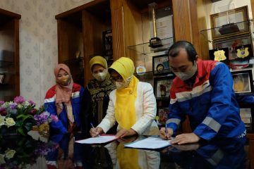 Cegah Covid-19, Pertagas Serahkan Bantuan Masker dan Wastafel Portable ke Pemkot Bontang