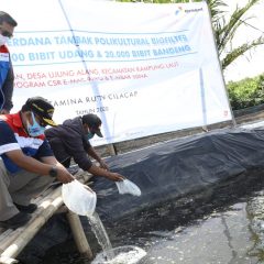 Pertamina RU Cilacap Tabur Puluhan Ribu Benih Ikan dengan Teknologi Polikultur Biofilter