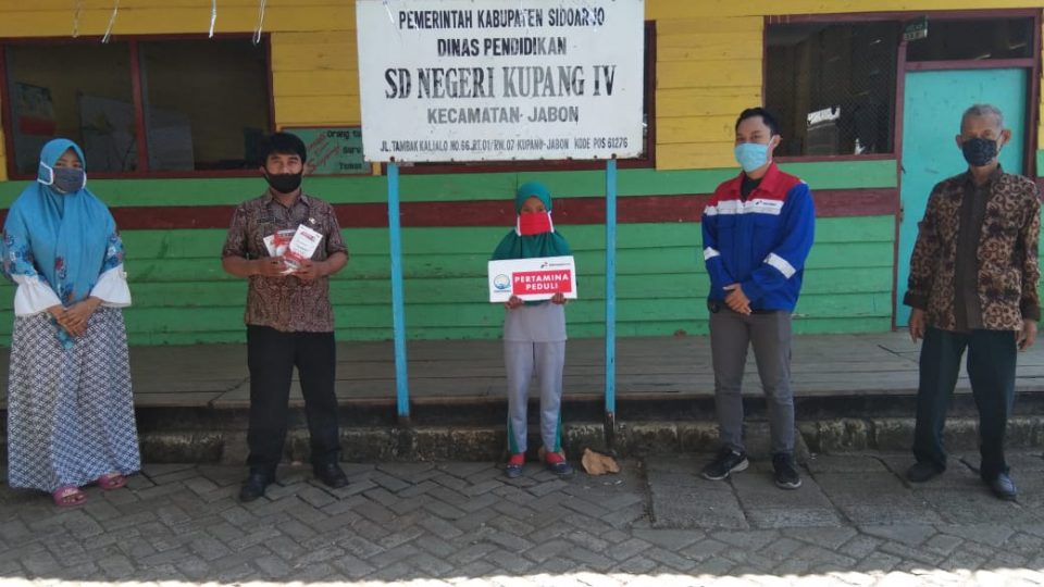 Pertagas East Java Area Bantu Kebutuhan SD Daring di Sidoarjo