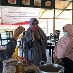 Pertagas Operation East Java Terapkan Inovasi Pengolahan Minyak Jelantah di Kampung Ikan Asap Penatarsewu