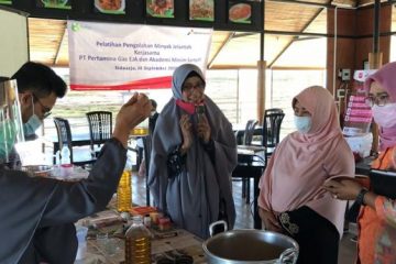 Pertagas Operation East Java Terapkan Inovasi Pengolahan Minyak Jelantah di Kampung Ikan Asap Penatarsewu