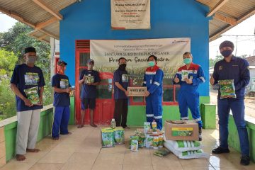 Dukung Pertanian Ramah Lingkungan, Pertagas OWJA Serahkan Pupuk Organik Ke Petani Cilamaya