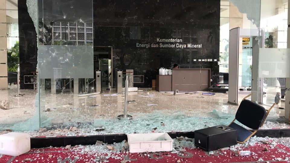 Kantor Porak Poranda Diserbu Massa Anti UU Cipta Kerja, Ini Nasib Menteri ESDM