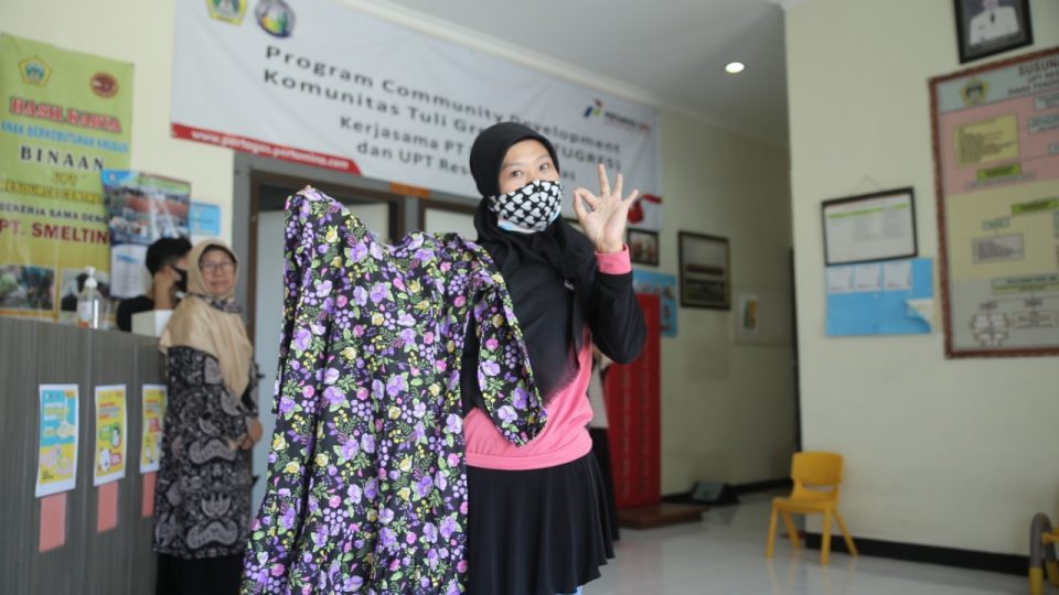 Komunitas Tuli Gresik Binaan Pertagas Ciptakan Desain Fesyen Ala Esmod