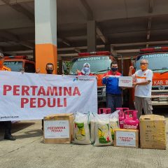 Pertagas Serahkan Bantuan Bencana Banjir Gunung Mas Puncak