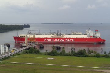 Badak LNG Tuntaskan Gassing Up and Cooling Down FSRU Jawa Satu