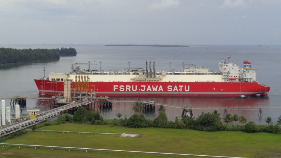 Badak LNG Tuntaskan Gassing Up and Cooling Down FSRU Jawa Satu