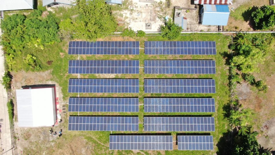 Investasi Rp45 Miliar, PLN Operasikan 10 PLTS di Kabupaten Raja Ampat