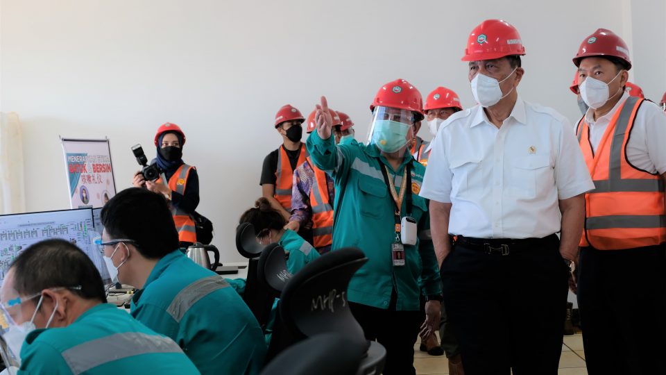 Pabrik Bahan Baku Baterai Kendaraan Listrik Pertama di Indonesia Resmi Beroperasi