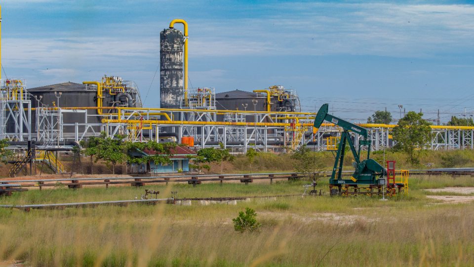 PLN Lobi Pertamina Hulu Rokan Serahkan Dua Pembangkit Listrik di Blok Rokan