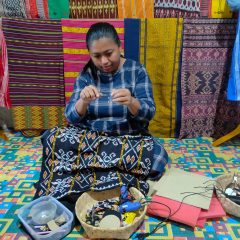 Dihantam Pandemi, Ensikei Tenun Bertahan Berkat Bantuan PLN