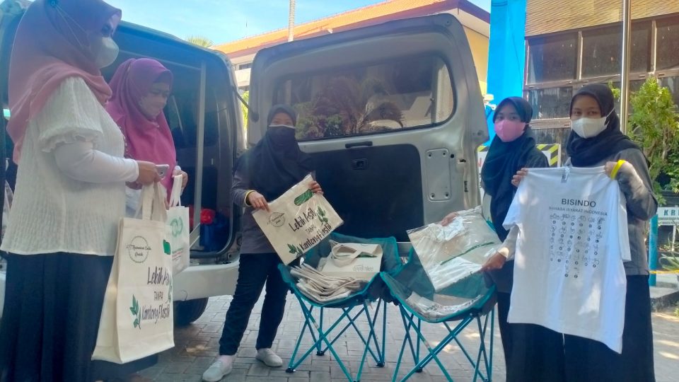 Mobil Galeri Keliling Subholding Gas Pertamina Dukung Pemasaran Inovasi Komunitas Tuli Gresik