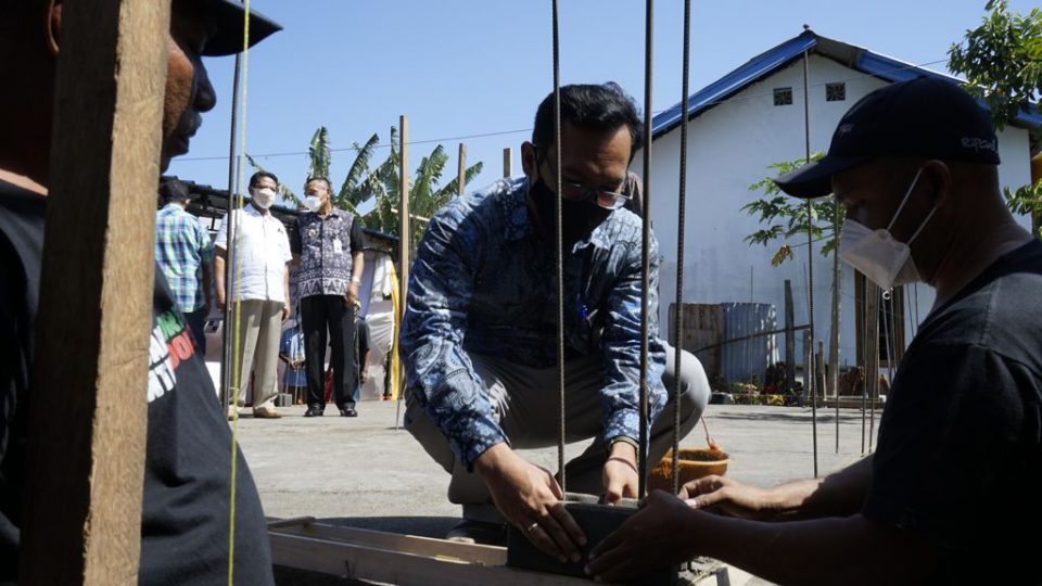 PLN Bedah Rumah Warga Ende Pakai FABA