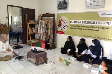 Pertagas Upskill Mitra Binaan dengan Pelatihan Botanical Eco Print