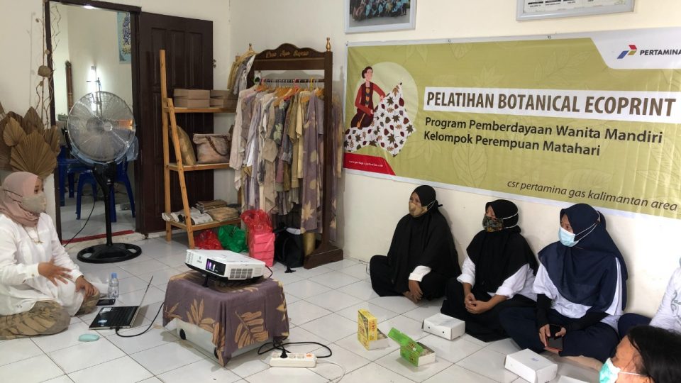 Pertagas Upskill Mitra Binaan dengan Pelatihan Botanical Eco Print