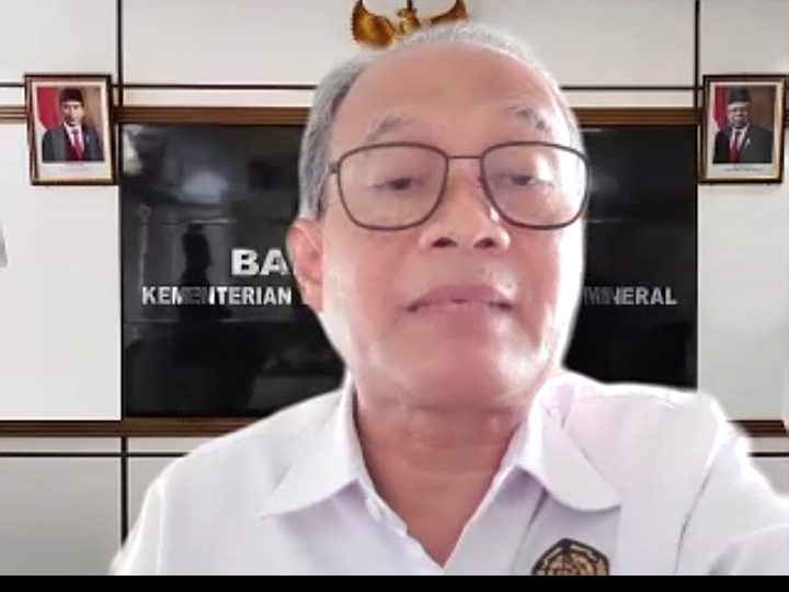 Badan Geologi Imbau Masyarakat Berada di luar Radius 1 Kilometer dari Kawah Semeru