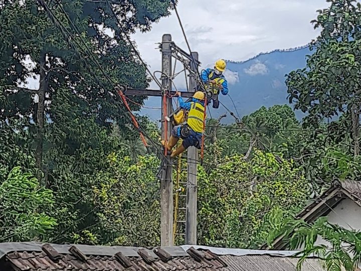 PLN Kerahkan 124 Personel di Daerah Terdampak Erupsi Semeru