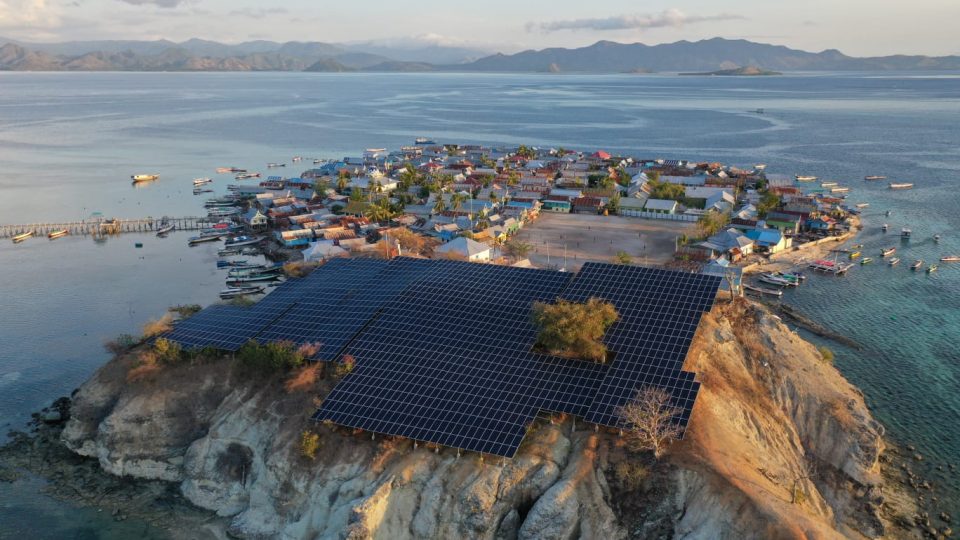 PLN Konversi 250 MW Pembangkit Diesel ke Surya