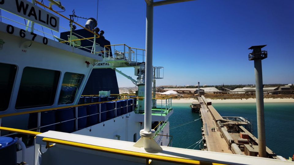 Kapal Tanker MT Gas Walio Pertamina Bersandar di Australia