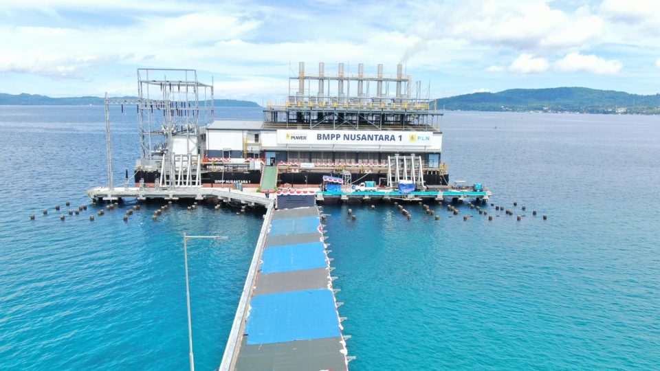 Pembangkit Listrik Terapung Pertama di Indonesia Mulai Beroperasi Listriki Maluku